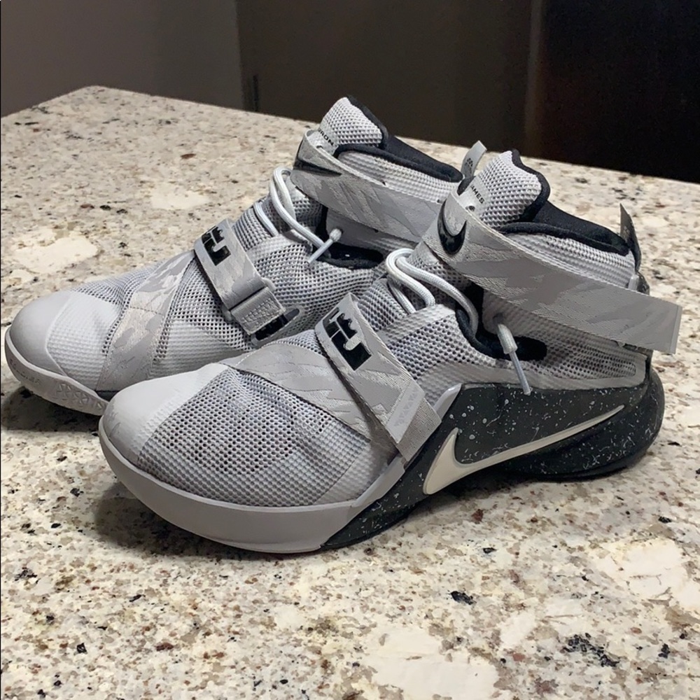 Very Nice Nike Basketball Shoes. Lebron Soldier 9